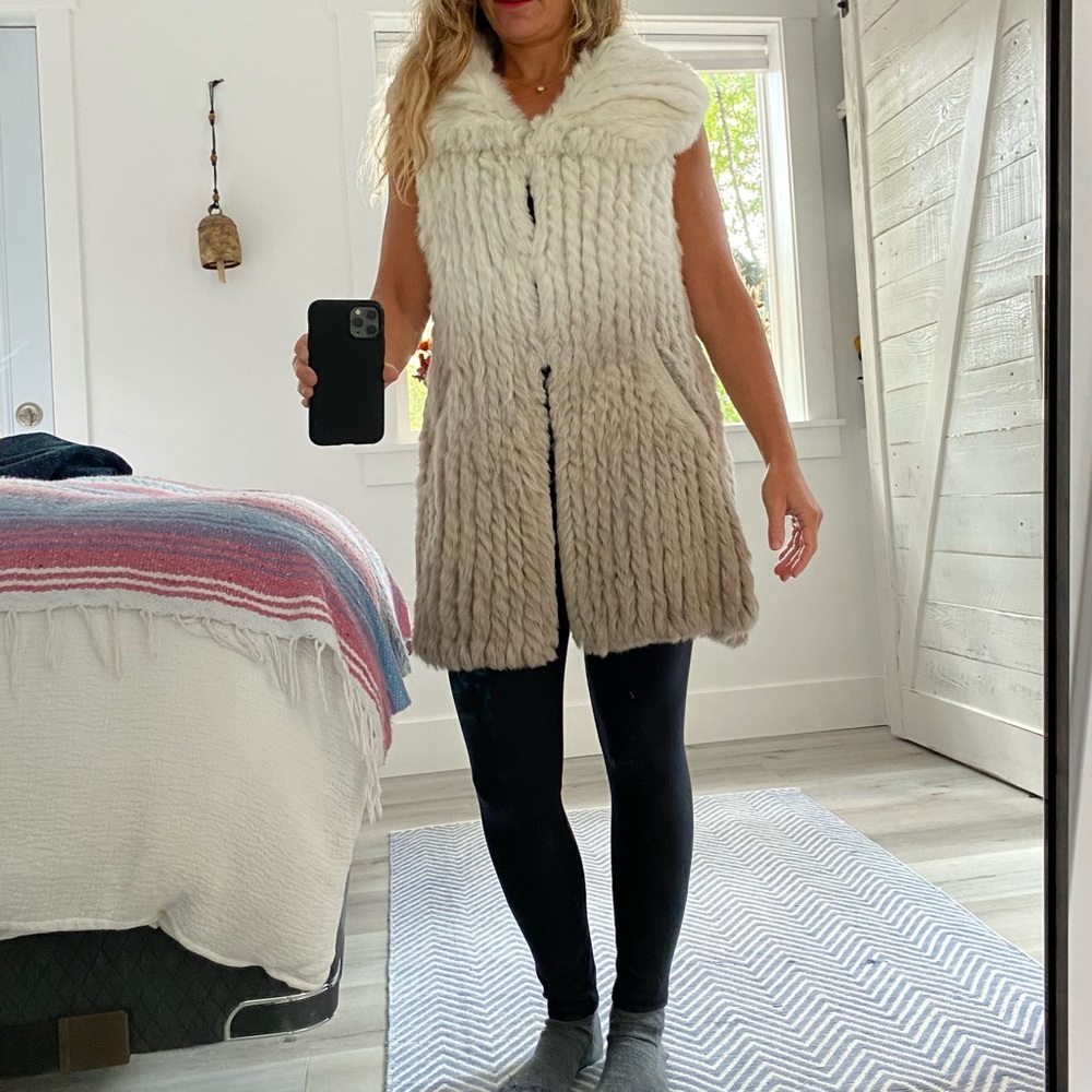 Alice + Olivia Ombré white and grey mid length fur vest / size S